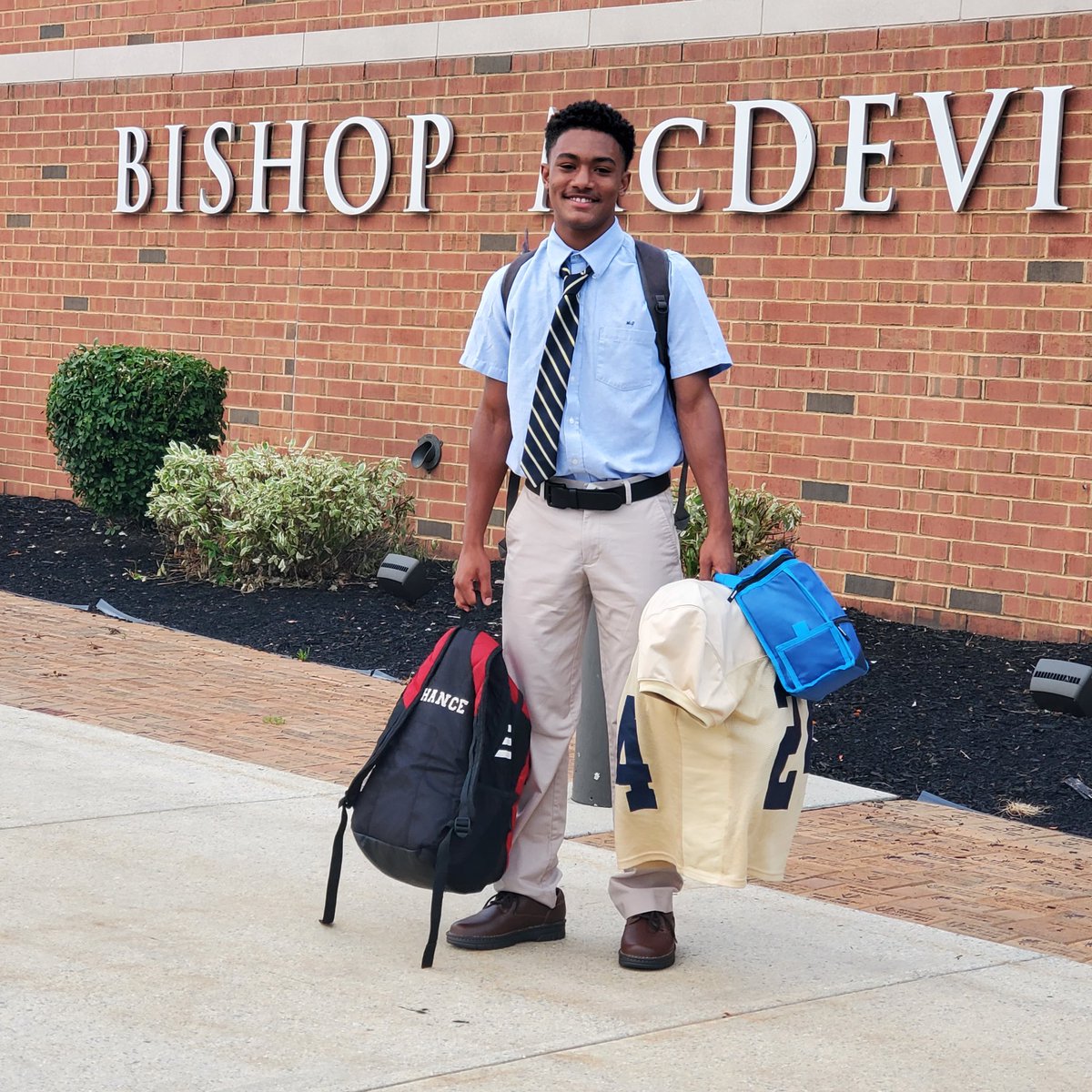 DavarChance's tweet image. Student Athlete...Day1 Time to grind 📚🏫 #blessed #thankyoulord #bishopmcdevitt