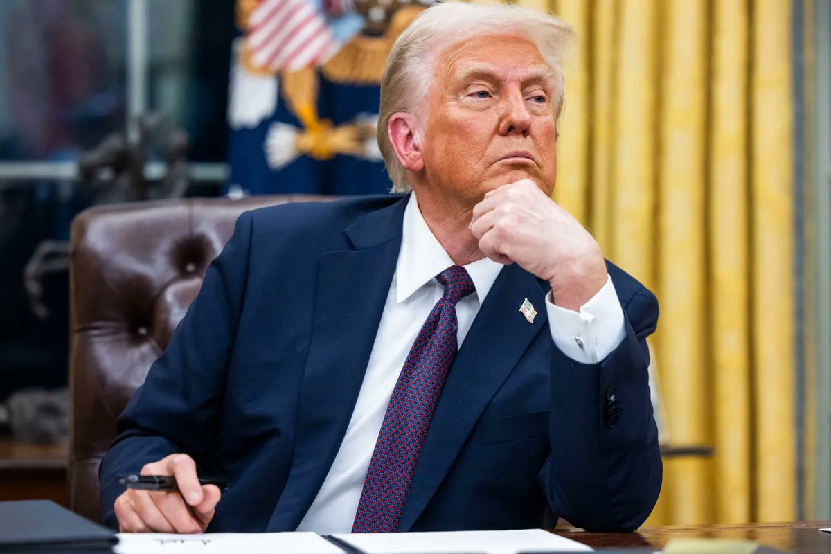 politvidchannel's tweet photo. BREAKING: A major constitutional loophole has been discovered that could help Democrats reclaim the White House after Trump's term ends. https://t.co/7a4RLbyj3C