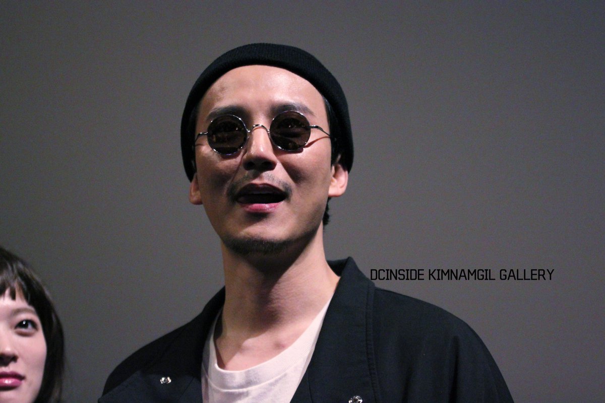 Hygge_GIL's tweet photo. 선글라스 벗어주세요 요청에 선글라스 벗어준 김레옹😎 https://t.co/DcOLl5UmYc