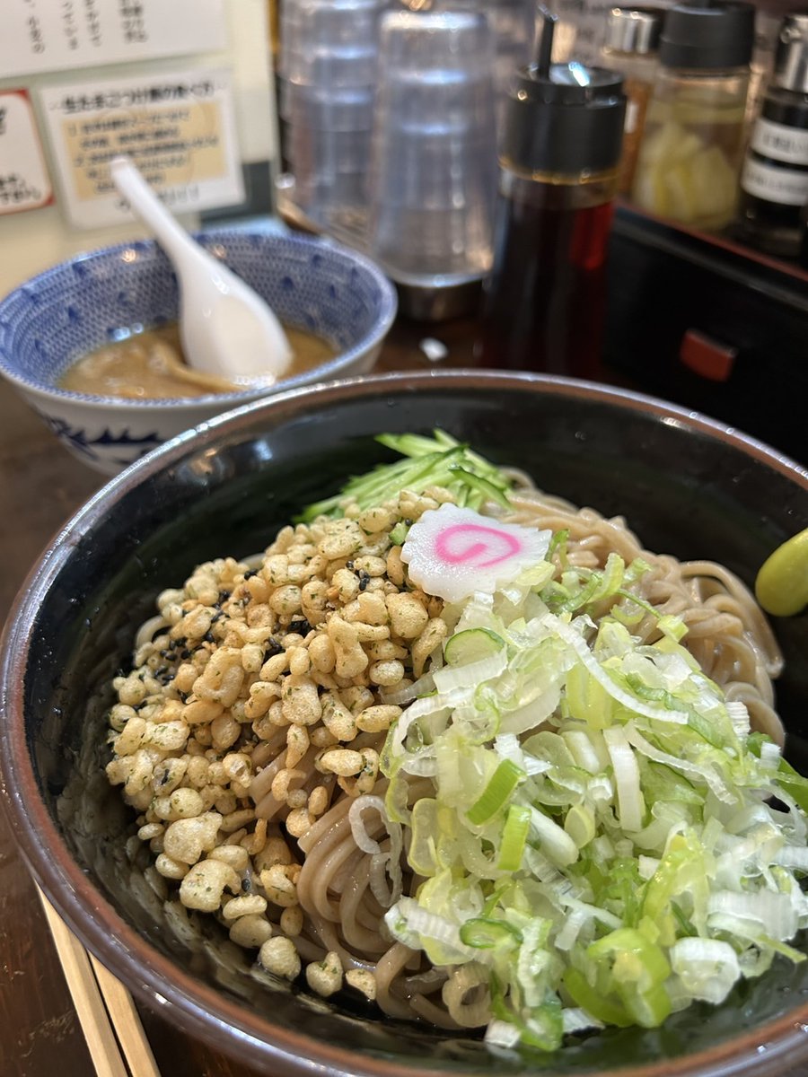 国分寺つけ麺「紅葉」
3回目の和え麺「冷やしたぬき鰹麺」
同じ和え麺を3回食べるのは初めて。
そのくらいハマりました☺
美味しかった✨️
ごちそうさまです！
#国分寺つけ麺 
#つけ麺紅葉 
#つけ麺