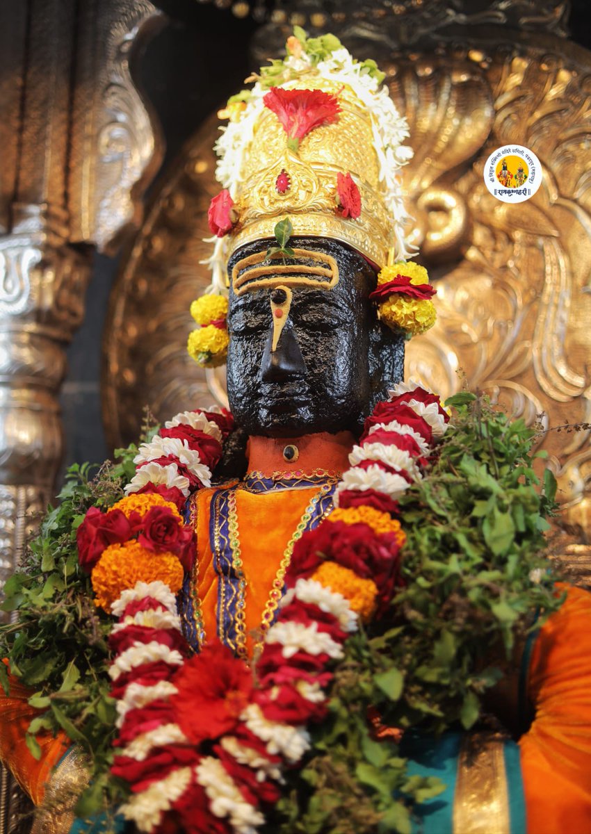 डोळ्यांत कारुण्य, ओठांवर स्मित…
विठ्ठल नामातच खरी प्रीत 🌸
राम कृष्ण हरी 🙏