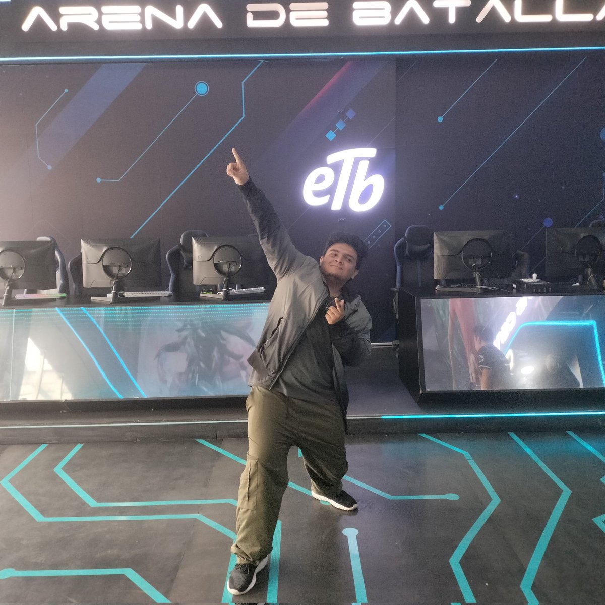 Tekken Round Pro 12º, él es ,Richterd, quien participó representando a la cuidad de Villavicencio 

<a href="/fedecoldeNal/">Federación Colombiana de Deportes Electrónicos</a>
<a href="/ETB/">ETB</a>

#Tekken #Tekken8 #TekkenCo #TRP #TCo #gamingcenterETB #ETBdigital 
 #YosoyTCo #YosoyTKC #TekkenColombia #GamingColombia #esports #gamers  #eventos