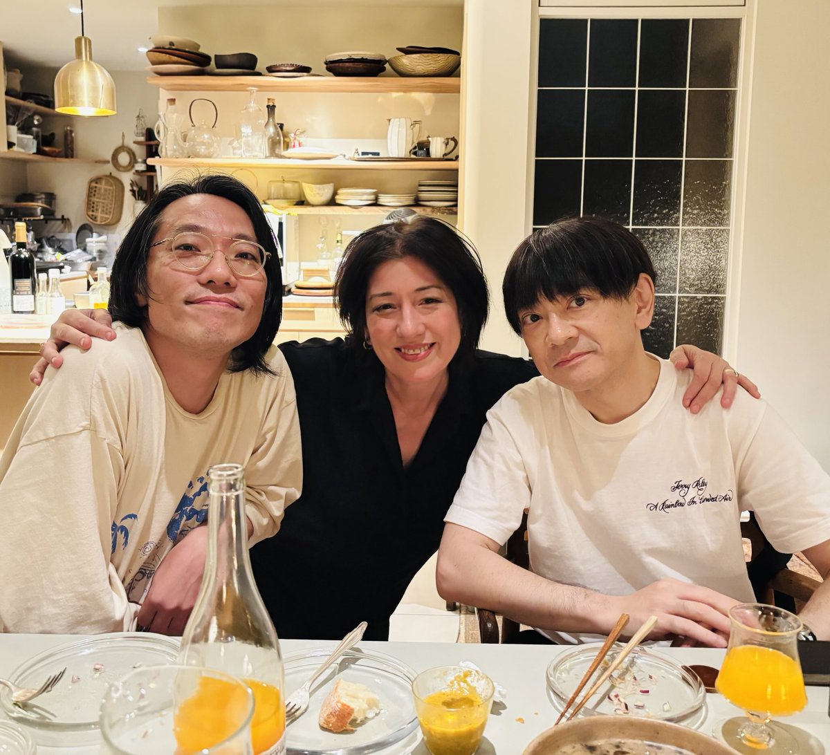 Dinner with the family ⁦<a href="/corneliusjapan/">Cornelius</a>⁩ #hanaregumi 
a night of exploding bottles 😂