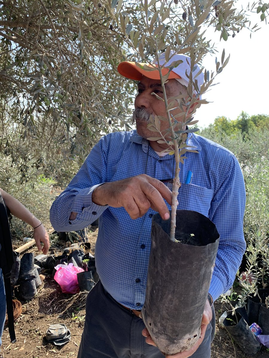 Très fier d'avoir été à l'initiative de cette tribune publiée aujourd'hui sur le site de l'<a href="/humanite_fr/">L'Humanité</a>, comme d'autres, j'ai eu la chance de connaître Fayez Taneeb et sa famille en 2022, aujourd'hui son exploitation est menacée.

Pour signer la pétition :
tinyurl.com/Ferme-Hakoritna