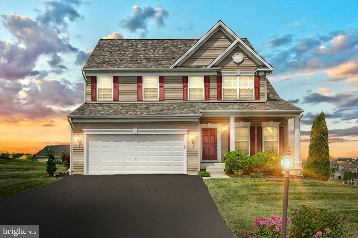 HomeInHanover's tweet photo. 2317 Water Garden Drive, Hanover, PA, 17331
5 bed | 3 bath 3036 Sq. Ft.
Active | 379000
https://t.co/DnGgA3AJiQ
Spacious 5-Bedroom Home with First-Floor Bedroom &amp; Walk-Out Basement. Welcome to this beautifully designed 5-bedroom, 2-story home offering both style and... https://t.co/e7EZvIFrpE