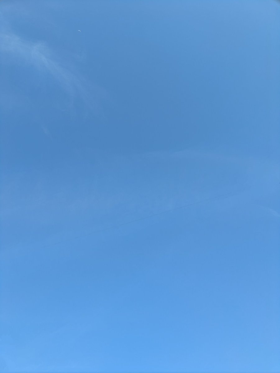 simplelife408's tweet photo. 中居くん
お誕生日おめでとう
今朝の青空に願いをこめて
いつでも変わらない思いを

貴方と同じ時代に感謝して
改めて53歳おめでとうございます https://t.co/Lo1f5qyLD7