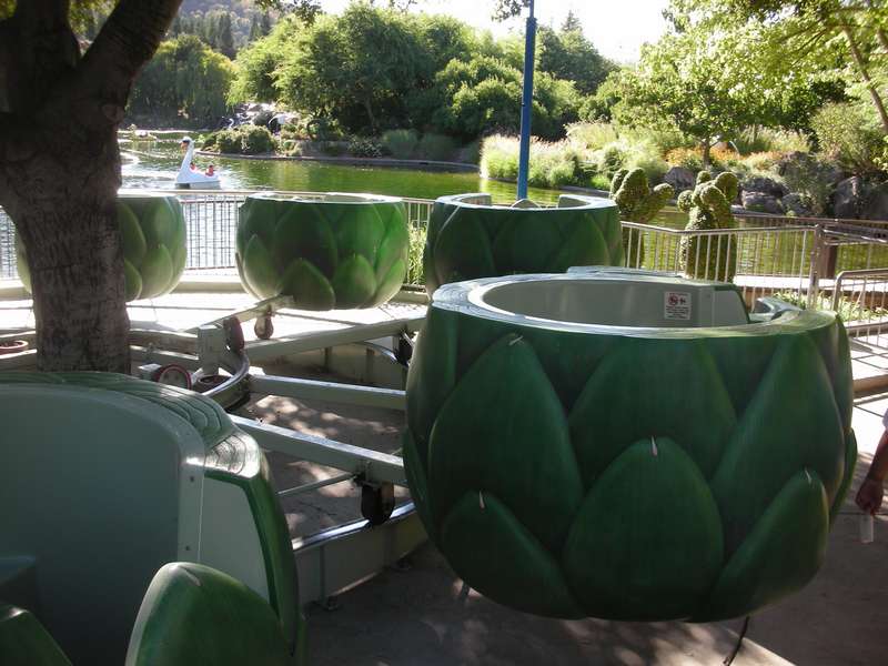 sideeffectshort's tweet photo. dreaming about gilroy gardens, northern california's vegetable themed amusement park, circa 2002 https://t.co/QcVRPPb3HL