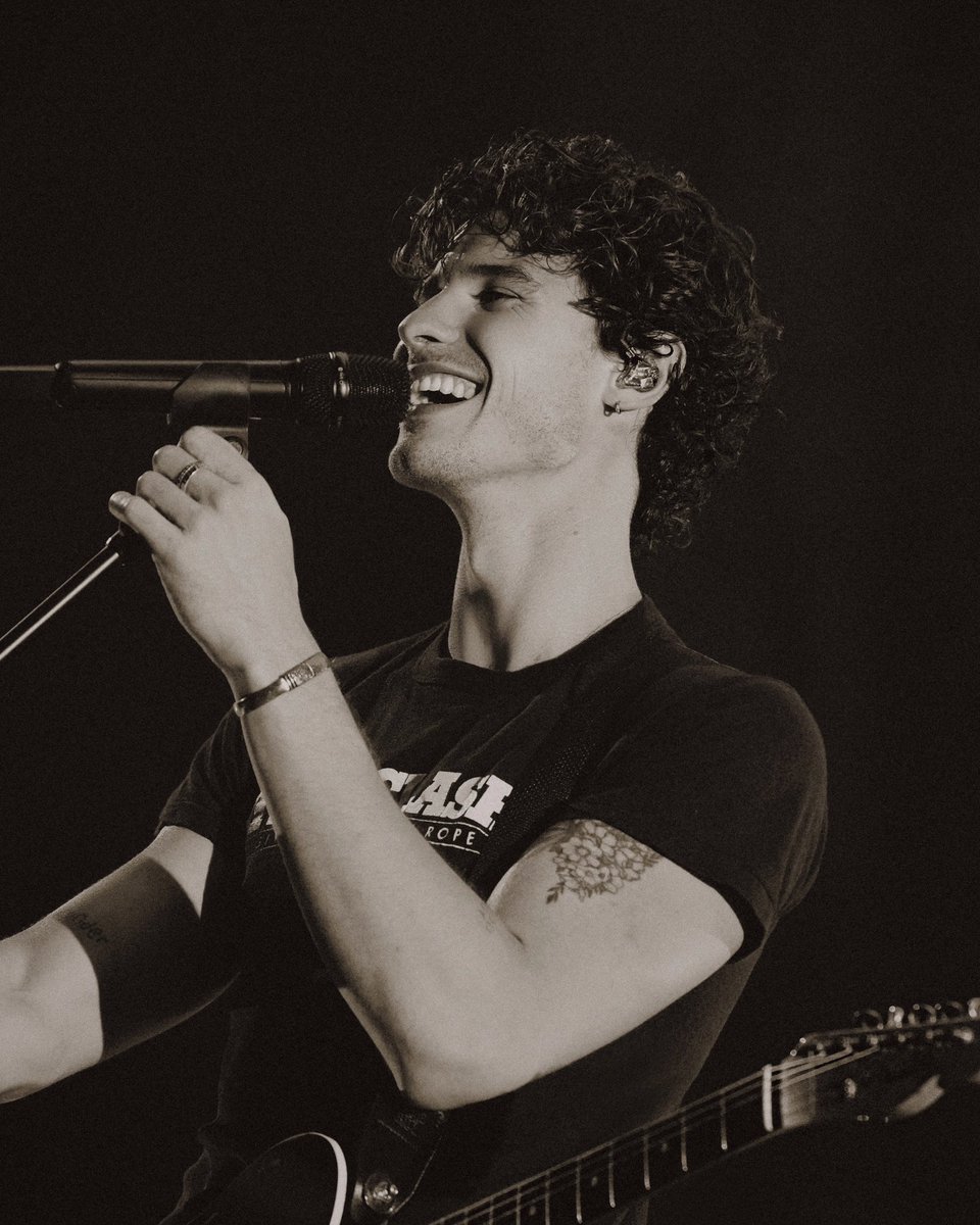 LucyAndLydia's tweet image. Shawn Mendes in London by us ‘the.twins.shot.this’ 📸 
@ShawnMendes