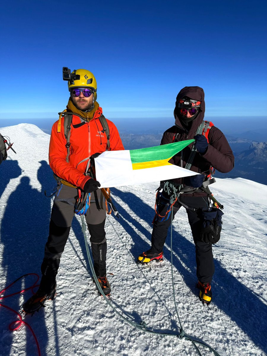 17WBZ's tweet image. 🗓️ Sobota, 16 sierpnia;
⏰ godzina 8:09 - mamy to! 
📍Szczyt Mont Blanc 🏔️ zdobyty.

Filip oraz Grzegorz, żołnierze z #17WBZ w niecodzienny sposób uczcili 🇵🇱 Święto #WP - zdobyli najwyższy szczyt Alp. 
Wejście na Mont Blanc zajęło im 11 godzin.

 #2bpzmot #pasja #WojskoPolskie