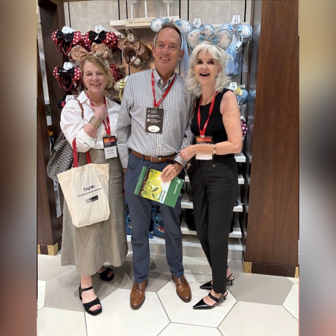_LifeScientific's tweet image. ☀️ Florida takeover!

Our CEO, COO, CCO &amp;amp; US Country Manager (disguised as Goofy, Mickey, Minnie &amp;amp; Daisy 👀) recently hit the #AgriBusinessGlobal Trade Summit. 

What went down:

✅ Partner talks 
✅ What’s next for Life Scientific 
✅ A presenter rocking our socks on stage 🧦💚