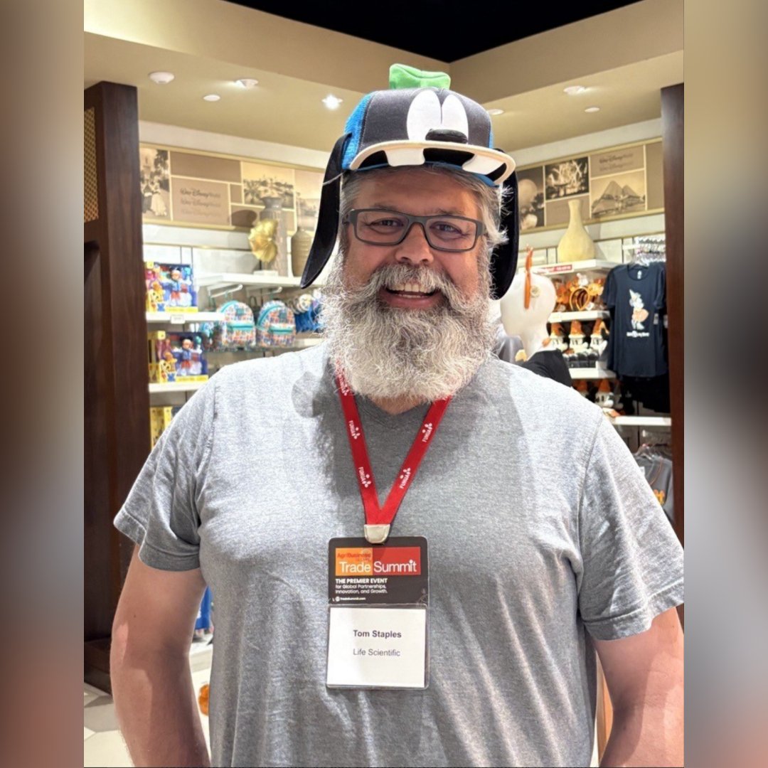 _LifeScientific's tweet image. ☀️ Florida takeover!

Our CEO, COO, CCO &amp;amp; US Country Manager (disguised as Goofy, Mickey, Minnie &amp;amp; Daisy 👀) recently hit the #AgriBusinessGlobal Trade Summit. 

What went down:

✅ Partner talks 
✅ What’s next for Life Scientific 
✅ A presenter rocking our socks on stage 🧦💚