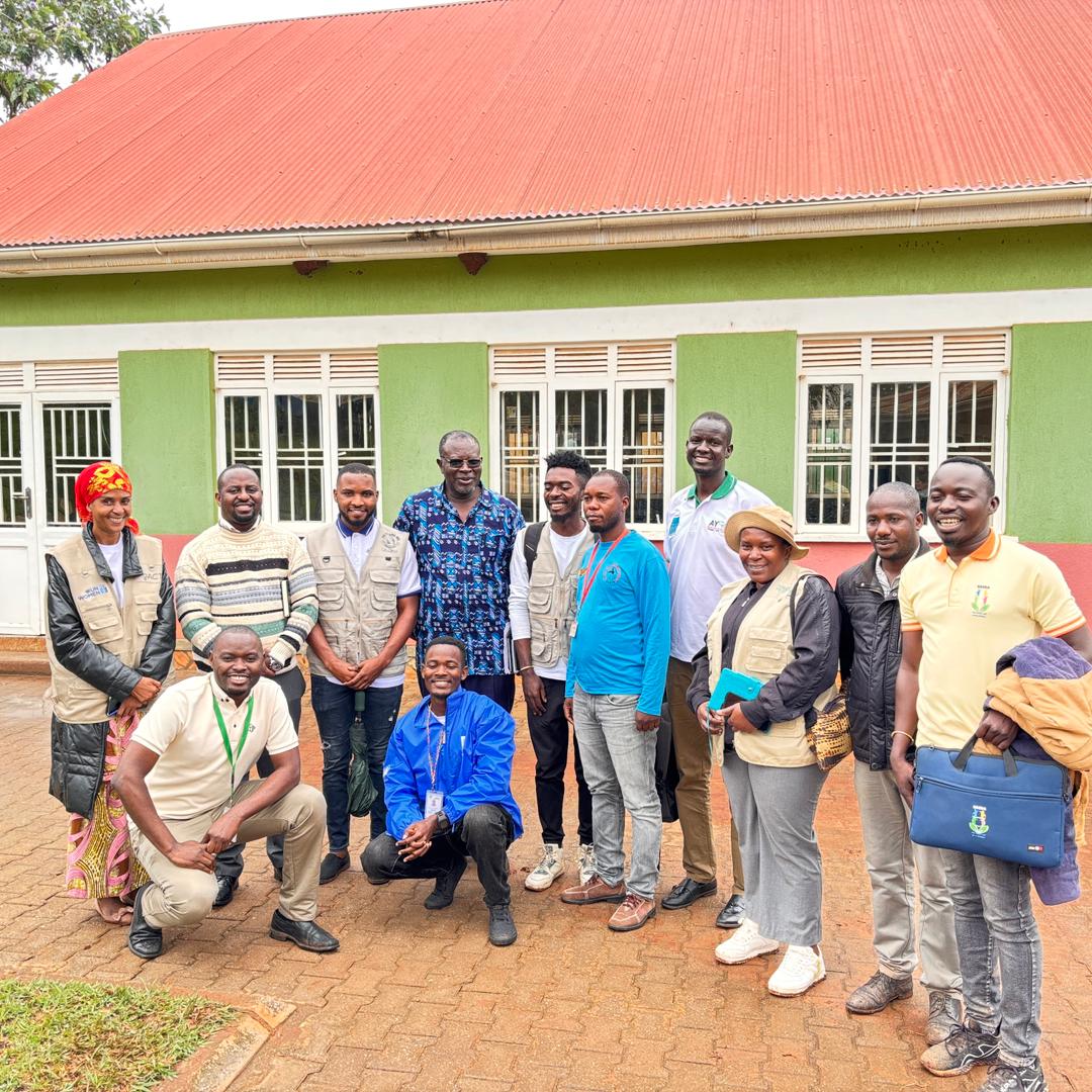 LikeIs21848's tweet photo. #InternationalYouthDay Celebration!
On the International youth Day, our team had an inspiring meeting with the OPM Kyaka II to discuss ways to improve youth livelihoods in Kyaka II . We’re excited to collaborate on empowering young refugees, women. https://t.co/Hj2Ze86CnG