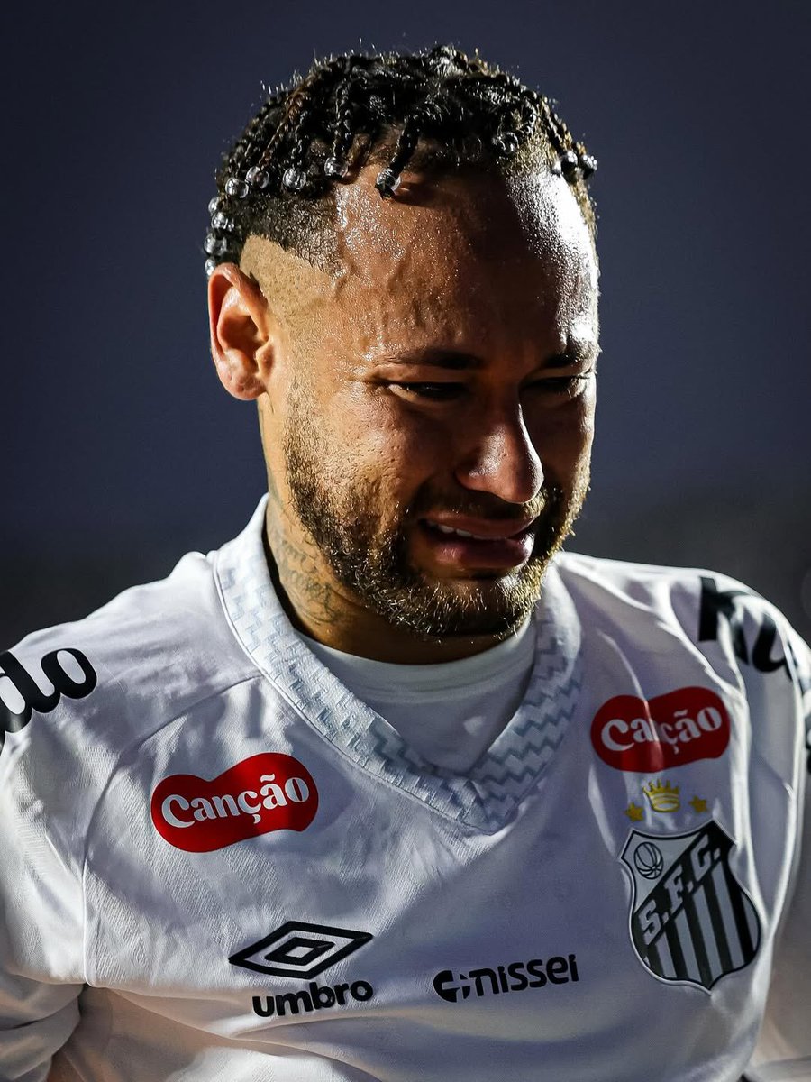 <a href="/TouchlineX/">The Touchline | 𝐓</a> This guy looks overweight! Why is he crying like a baby? 🙄
