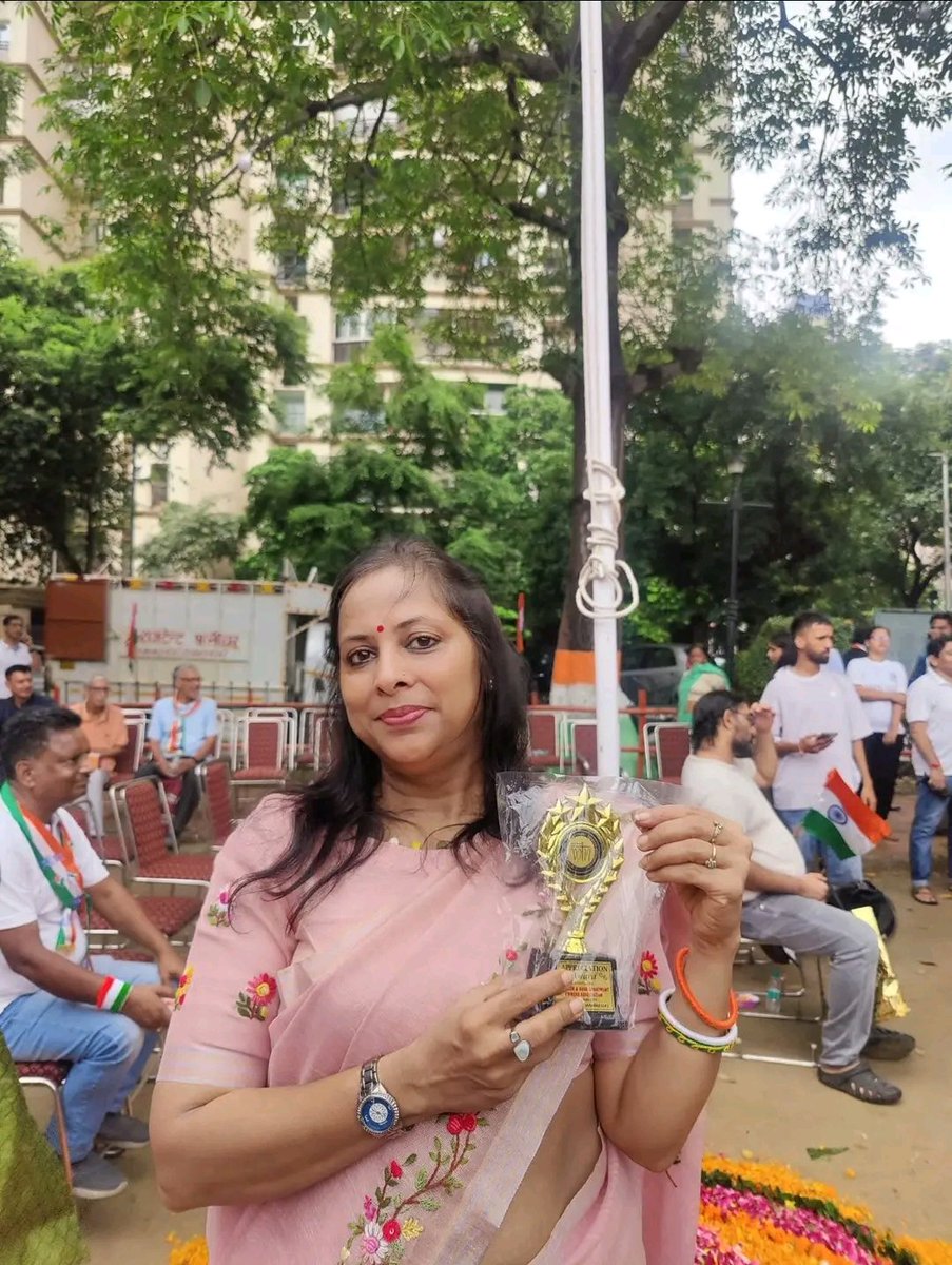 SaveIndirapuram's tweet photo. Recognition of co-founders on this Independence Day by RWAs 
1) Shipra Sun City (Phase 2, Indirapuram) recognised Mrs. Tanu Agarwal 
2) Princess Park (Indirapuram) RWA did recognition of Dr Bharti Garg along with Other Plastic Warriors Team of Society https://t.co/ArhJhy9V8J
