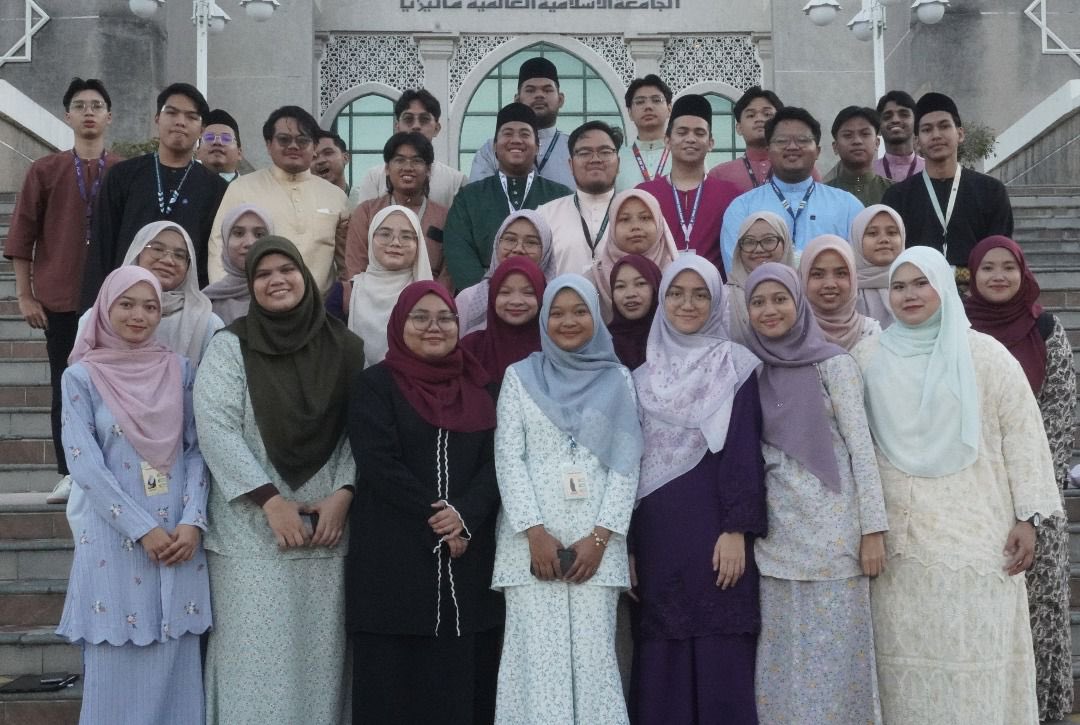 jasaclubiium's tweet photo. [RECAP] ENSINOFINITY 1.0: GENIUS SYAWAL

In the spirit of Syawal, JASA’s Ensinofinity 1.0: Genius Syawal brought learning and laughter to Sekolah Kebangsaan Bukit 
Kemandol, Banting. 

#JASA2526 #Ensinofinity #GeniusSyawal #IlmuDikongsiRayaDirasai https://t.co/hxEpQ0YMRE