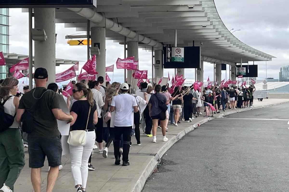 PAX_news's tweet image. #BREAKING: CIRB declares strike at #AirCanada unlawful, orders #CUPE to direct flight attendants back to work. paxnews.com/news/airline/c…