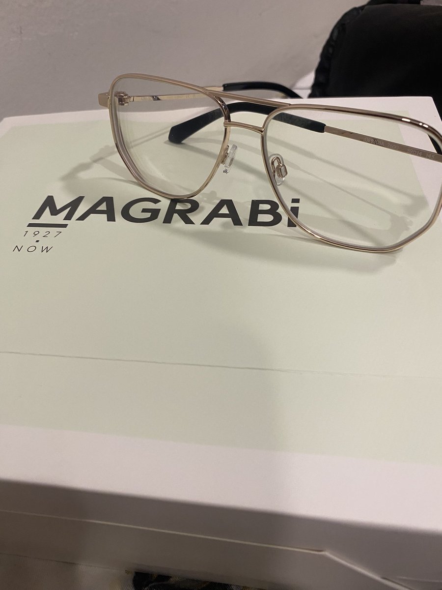 Hashim_xD5's tweet photo. @MagrabiOpt  امس استلمت نظارتي الجديدة من مغربي فرع السلامة سنتر وكالعادة شي جدا ممتاز، كل الشكر لأخوي مدحت الله يعطيه العافية احد اكبر أسباب استمراري مع مغربي 
احترام وشغل وتفاني لا يعلى عليه الله يعطيه الف عافية https://t.co/N1FouMxgbp