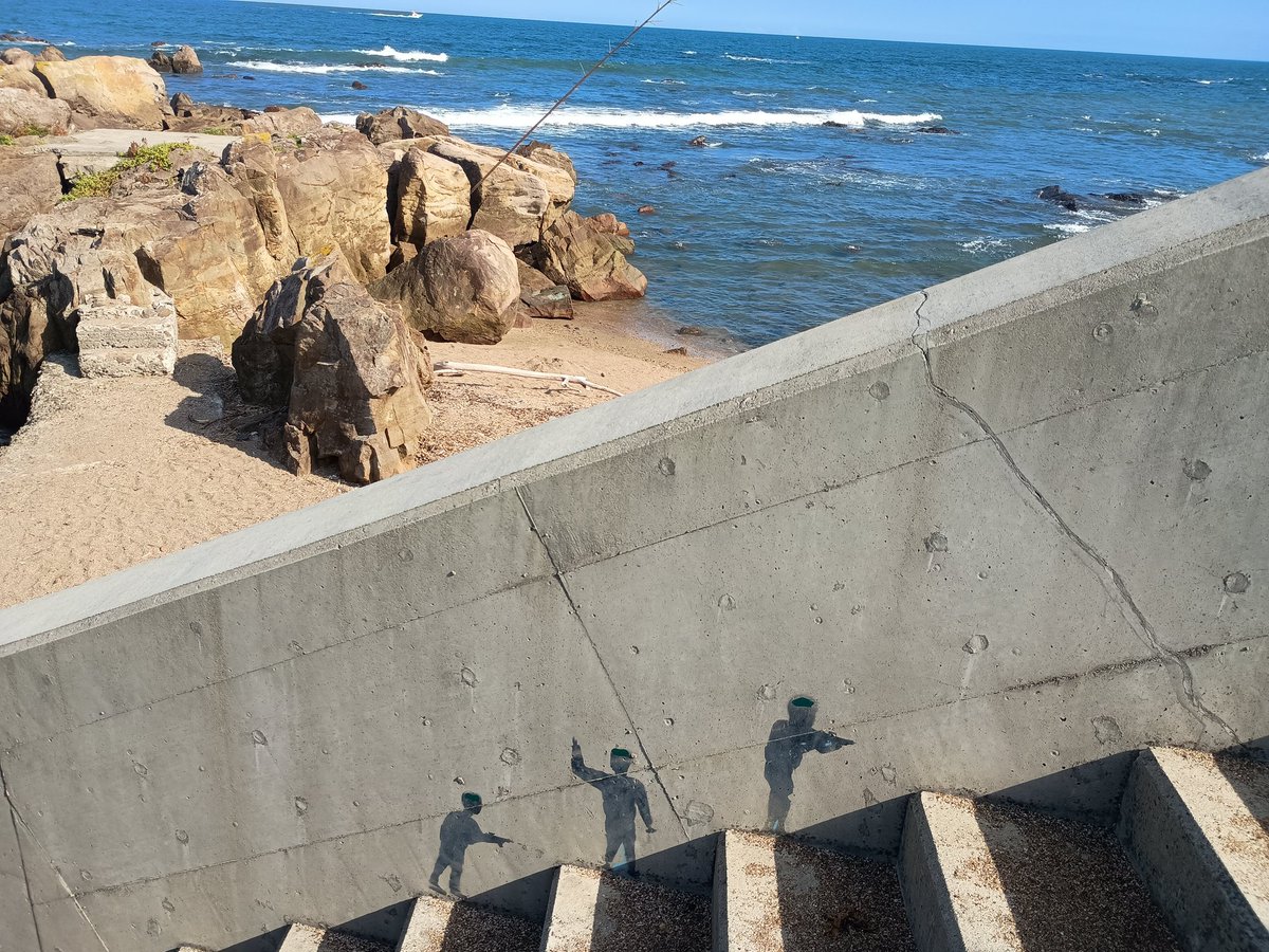 どなたが描いたかわからない
銃撃かな
争いがなくなるといいな🕊️