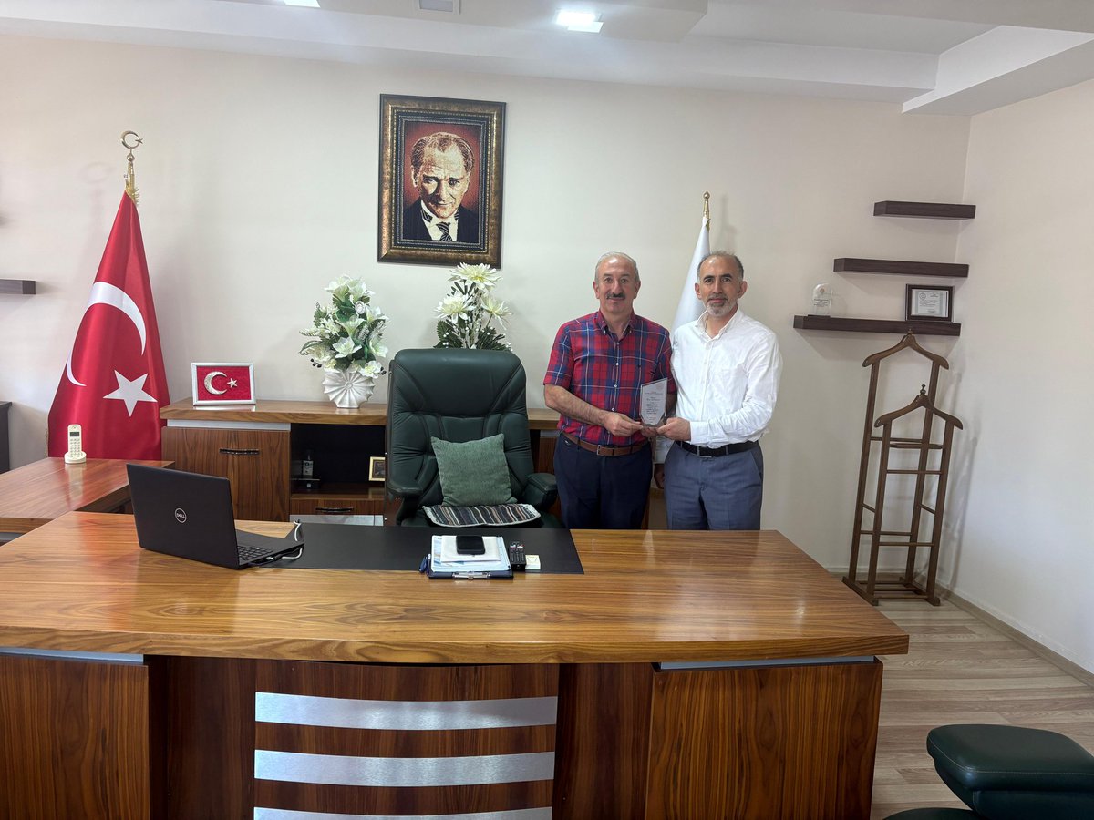 bunyanilcemem's tweet photo. İlçemizde üç yıldır başarılı çalışmalar sergileyen İlçe Milli Eğitim Müdürümüz İlker Akdoğan, 36 yıllık hizmet süresini bugün itibariyle kendi isteğiyle emekli olarak tamamlamış bulunmaktadır. Müdürümüze emeklilik hayatında sağlıklı, mutlu ve huzurlu bir ömür diliyoruz.. https://t.co/A48jyumInq