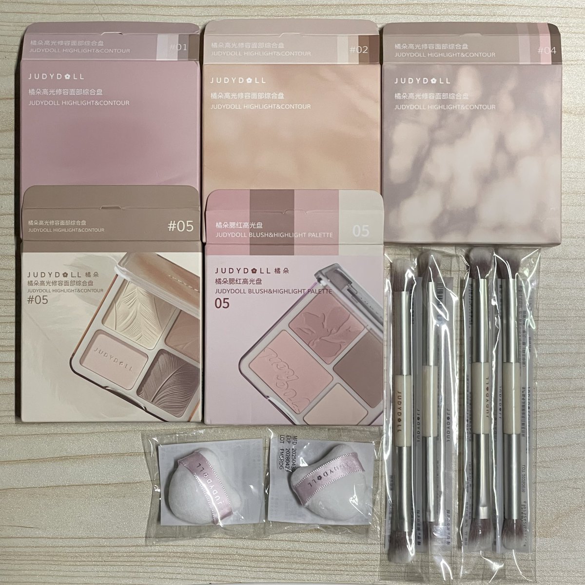YNovelsByMe's tweet photo. มือ1พร้อมส่ง คอนทัวร์ Judydoll✨

ตลับละ 290฿
01 02 04 05 บลัช05

แปรงคอนทัวร์ 85฿
พัฟจิ๋ว 40฿

ค่าส่ง 30฿ https://t.co/P7xdXMu8Wi