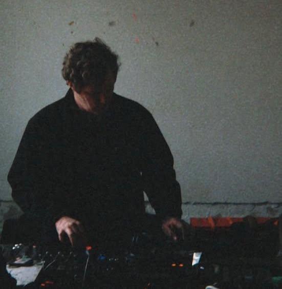 This month's Radio Dé-coll/age is a guest mix by Franz Aembient (Kashual Plastik). Tune in Wednesday 8pm - 9pm at eist.radio.