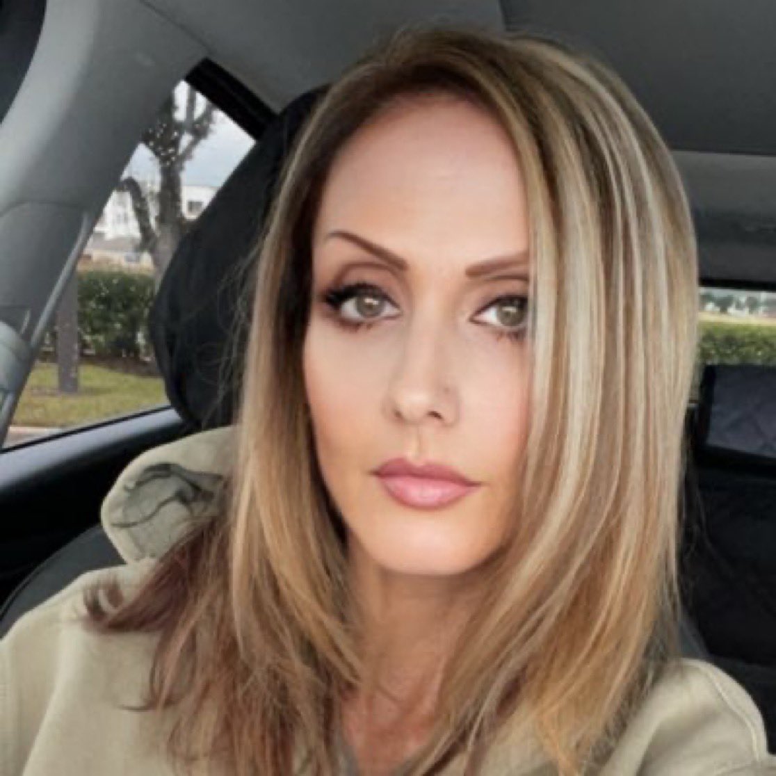 Sara Rose 🇺🇸🌹 (@saras76) on Twitter photo <a href="/0liviajulianna/">Olivia Julianna 🇺🇸🦅🗳️</a> You mocked my sunglasses saying I was hiding behind them. Here I am, 5 chins! 👋 <a href="/0liviajulianna/">Olivia Julianna 🇺🇸🦅🗳️</a> You mocked my sunglasses saying I was hiding behind them. Here I am, 5 chins! 👋
