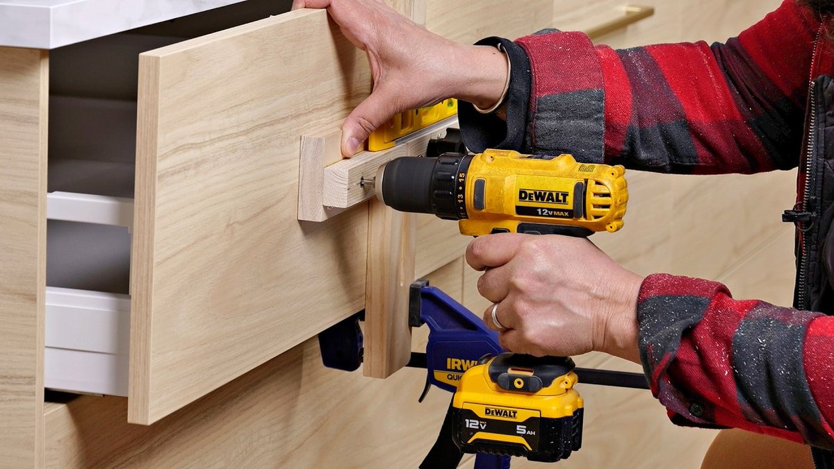 How to Install Kitchen Handles and Knobs youtube.com/watch?v=yhwZtW…