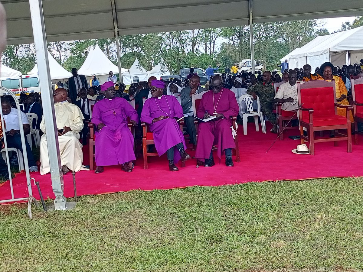 tonnyojok56's tweet photo. His Excellency the president of the Republic of Uganda in Gulu City meeting the leaders of Acholi on matters of Cattle compensation and other government programs (PDM,EMMYOOGA). https://t.co/Ewjiv9hXdM
