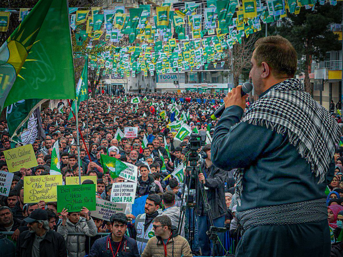 Rabbimiz bize öyle bir duruş verdi ki düşmana korku mazluma umut olduk...

Hak yolda ödenen her bedel bizim için gurur'dur...

Hamd olsun Rabbi Rahman'a 🤍💚💛