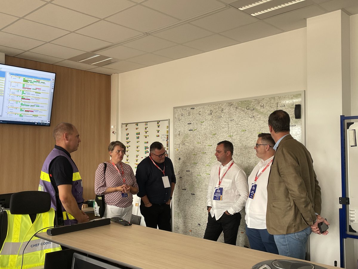 22e édition du projet « 4 Régions pour l’Europe » : la #Mayenne accueille +100 jeunes cette semaine 🇫🇷⚽🥘🏀. Cérémonies, sport, culture &amp; coopération internationale au RDV. L'État-Major des #pompiers 5⃣3⃣ ouvre aussi ses portes aux délégations ! 🚒présentation véhicules, CTA ...