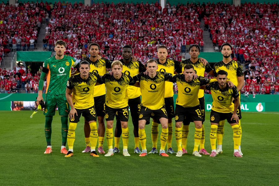 Podstawowy skład BVB podczas meczu pucharowego z RW Essen.