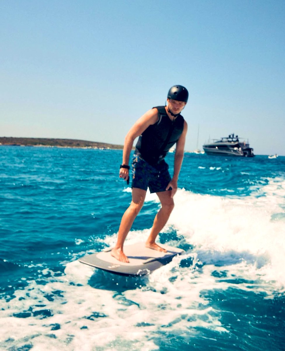 maxversnoopy's tweet image. 