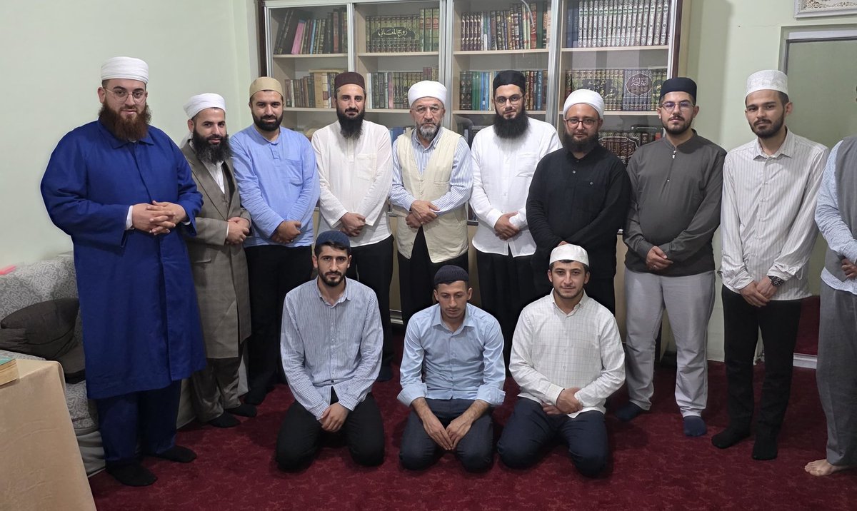 Medresemizin güzide heyetiyle, Şemami Medresesinin seydası molla Bahauddin hazrerlerini ziyaret ederek doğu medreselerinin Müfredat, işleyiş ve vizyonu konusunda güzel müzakerelerde bulunduk. Hüsnü kabulü ve hoş sohbeti sebebiyle seyda ve medresesine teşekkür ederiz.