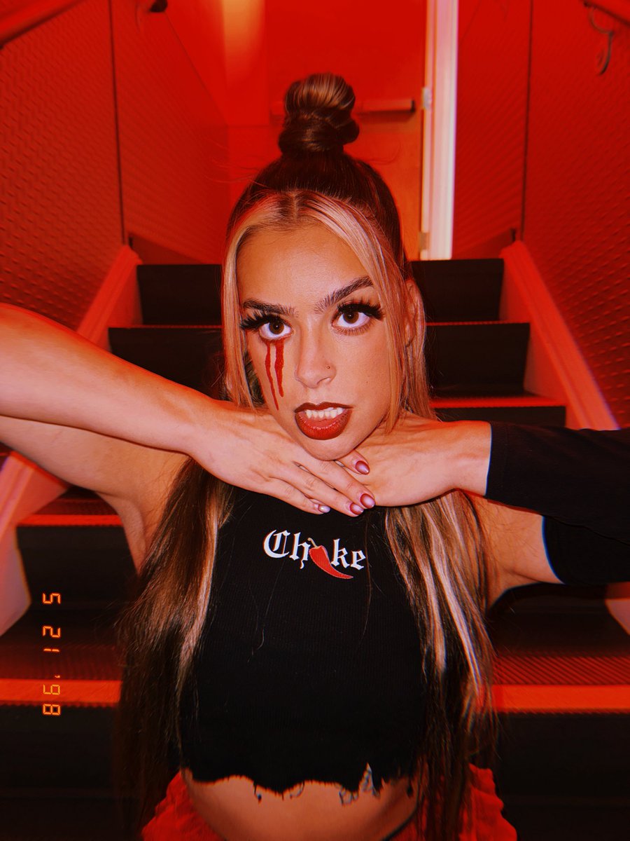 sirenalinton's tweet image. If you are reading this, 𝓒𝓱𝓸𝓴𝓮 on it 🌶️

#WWELFG #TeamBooker #SpiceClub