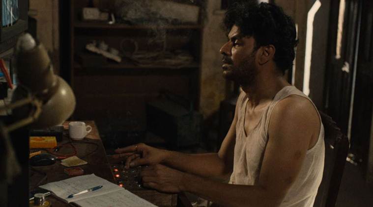 bollykibaarish's tweet image. Yönetmen #DipeshJain , Idris’i canlandıran #OmSingh ’i 3000 çocuk arasından seçtiğini, Singh’in gerçek hayattaki hikâyesinin karakterle örtüştüğünü açıklamış. Başrol oyuncusu #ManojBajpayee , bugüne kadarki en zor rolü olduğunu söylemiş. #InTheShadows