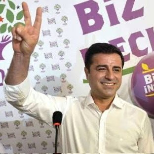 Ümit Özdağ'dan İttifak Ortağına Destek:

"Selahattin Demirtaş'ta anayasa ve yasalara uygun yargılanmalı."