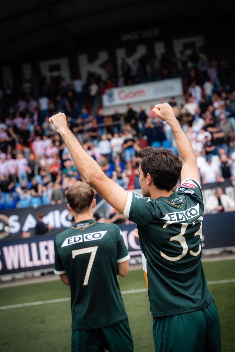 johnneeskens's tweet image. Big win away, 3 points against a tough team &amp;amp; the clean sheet. 

#FCEindhoven #ClubVanGoeiVolk #FCE