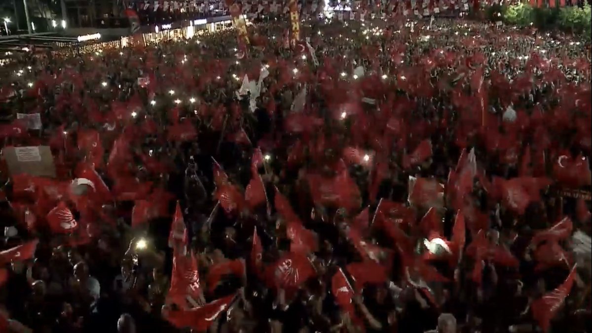 Hırtlar ve başka partiler olmadan CHP’nin mitingleri Gelincik tarlası gibi.
Bence CHP’nin hiç bir ittifaka ihtiyacı yok.
Çünkü Millet kurtuluşun tek çaresi CHP’nin seçimi kazanması olarak görüyor. O halde gelin, Kuruluşun ve Kurtuluşun partisine katılın.