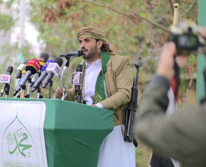 لبيــــــــك يا "طه النبي" من شعب لاقد ثار ثار 
لبيك من شعب المدد شعب العطاء شعب النفير

لبيـــك ما اضــــحى كيان الشر في وضع انهيار
وأخبار بنـــــتاغون تتلمس مدى الوضع الخطير ..

أحمد الديلمي