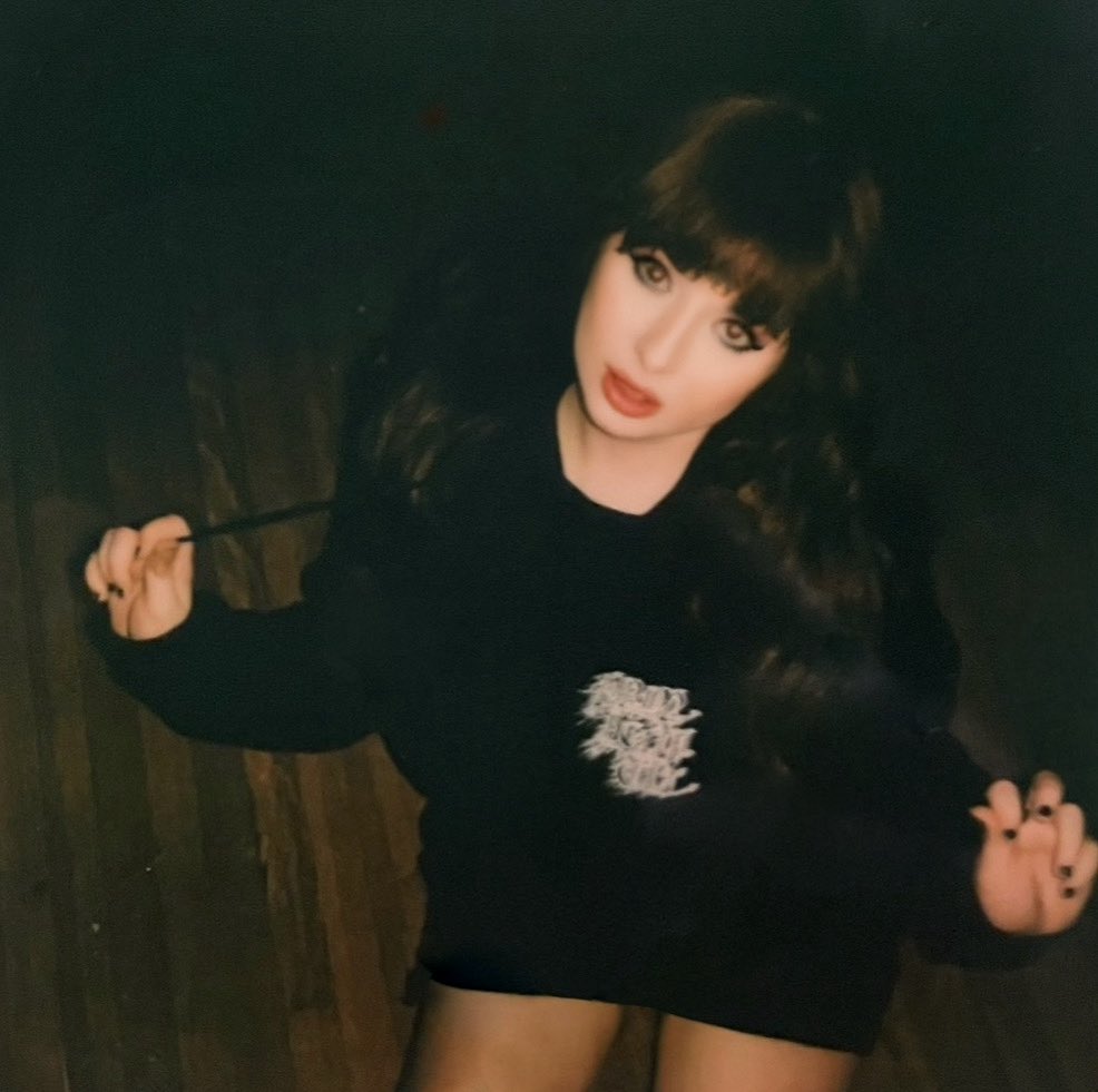 Miss Violet Faraday tweet media