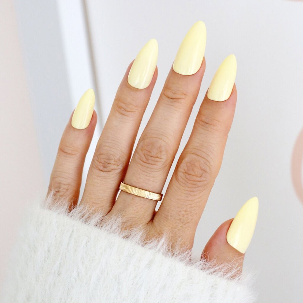 theoasisnails's tweet image. Cozy Vibes &amp;amp; Sunny Hues! ☀️☁️ Embracing the early days of sweater weather with these beautifully simple pastel light yellow nails. 💛 The perfect soft touch for the start of fall. #SeptemberVibes #SweaterSeason

📞 Book your appointment today! Call us at (250) 590-4089.

#OakBay