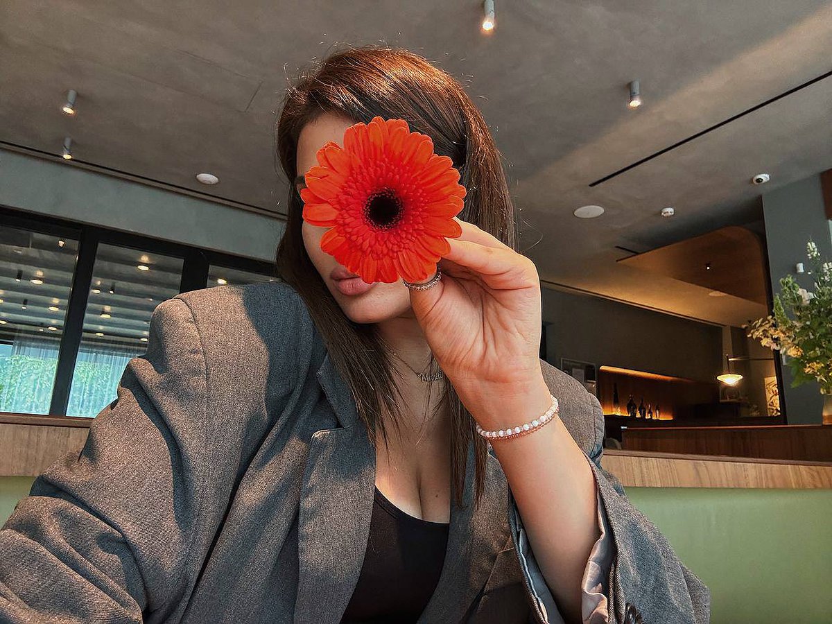 llilmi_1's tweet photo. Hi, I’m Amina. 
I mix a bit of crypto, gaming, and real life in one space. Sometimes I share alpha 💡, sometimes late-night vibes 🎮, and sometimes just random life stories. Web3 explorer, coffee lover, always chasing new experiences. #Web3Explorer #LifeInPixels #CoffeeAndCrypto https://t.co/OliCrnRG4N