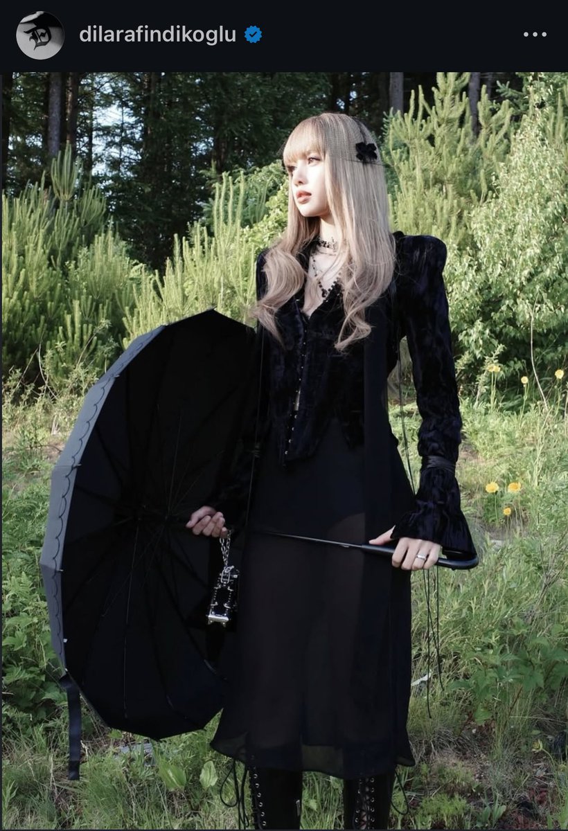 thequeen_lalisa's tweet image. F1 IG update:

🔗 instagram.com/p/DNgPQFCCt2y/…

Clothing brand 
🔗 instagram.com/p/DNeDoQOonMT/… 

#LISA #LALISA 
#LISAxAlterEgo
#LalisaManobal