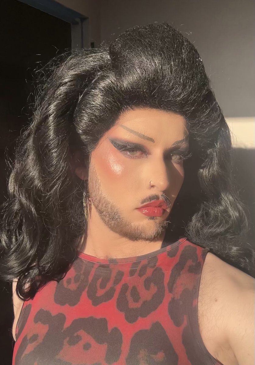 Out of drag // in drag