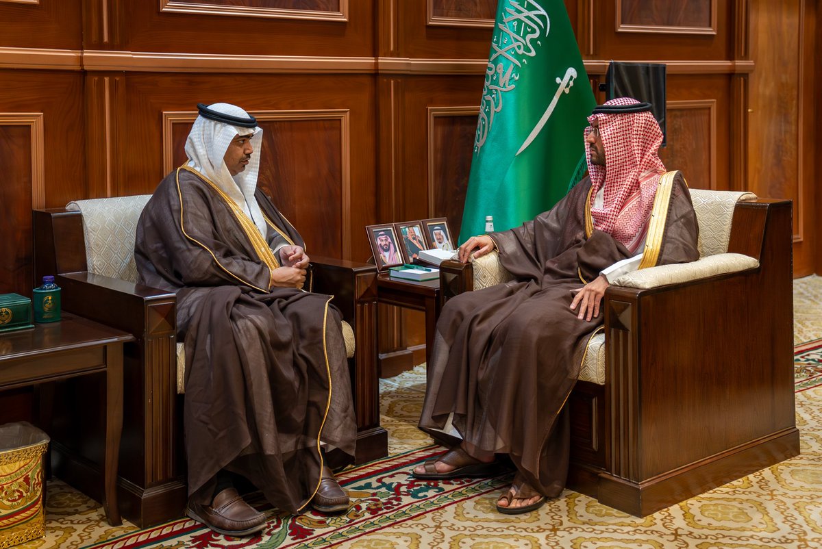 سمو #نائب_أمير_منطقة_حائل يستقبل مدير عام الأحوال المدنية بالمنطقة أ.سامي الجدعي، ويطلع سموه على سير العمل، منوّهًا بدعم القيادة الرشيدة لقطاع الأحوال المدنية بمتابعة من سمو  وزير الداخلية.