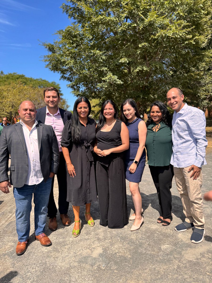 ✨ Fière de présenter notre équipe engagée pour Côte-des-Neiges–Notre-Dame-de-Grâce ✨

🗳️ Stephanie Valenzuela – Mairesse
🗳️ Milany Thiagarajah – Darlington
🗳️ Yvonne Nguyen – Côte-des-Neiges
🗳️ Sonny Moroz – Snowdon
🗳️ Peter Shatilla – NDG
🗳️ Alexandre Teodoresco – Loyola

Nos