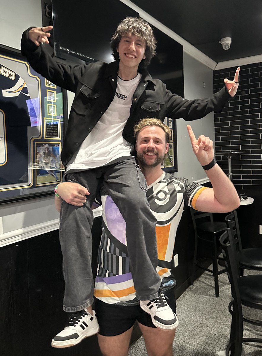 🍿Kirk (@doobsnax) on Twitter photo Lifting the guys that lifted the trophy! HUGE congrats to <a href="/Peru_GG/">PERÚ ✈️ 🇺🇸</a> for taking down the #PokemonUNITE World Championship!
Bigger post to follow, but enjoy these gems! Lifting the guys that lifted the trophy! HUGE congrats to <a href="/Peru_GG/">PERÚ ✈️ 🇺🇸</a> for taking down the #PokemonUNITE World Championship!
Bigger post to follow, but enjoy these gems!