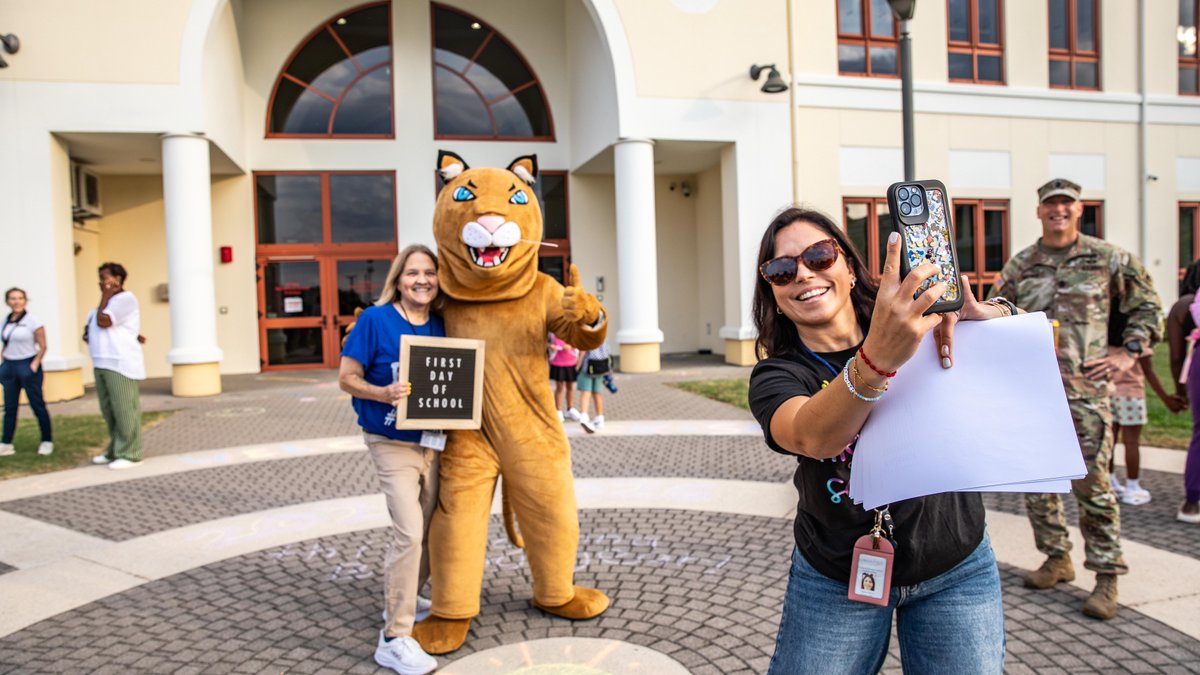 SETAF_Africa's tweet photo. #BackToSchool2025 ✏️📚 Command teams from around the Vicenza Military Community welcomed students &amp; teachers back to school today in the #VMC!  

Find out what's happening at our #VicenzaSchools 👇🏽 
https://t.co/Bmo2ezI9bU!

#DoDEAEurope #DoDEAExcellence https://t.co/p3VUlAF2wq