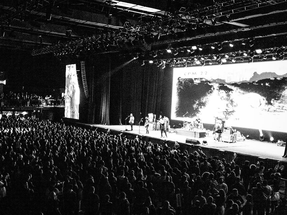 fbadaui's tweet photo. Penúltimo show da turnê do disco “ENFRENTE”, em São Paulo, numa casa nova sensacional na z/s, chamada Suhai Music Hall, sexta-feira 15/08. Muito obrigado!! Foi foda!! Energia muito forte!! 🔥🔥🔥
 
Fotos: A primeira por @juzao , as demais Léo Muniz. https://t.co/bI5qvcPsKJ