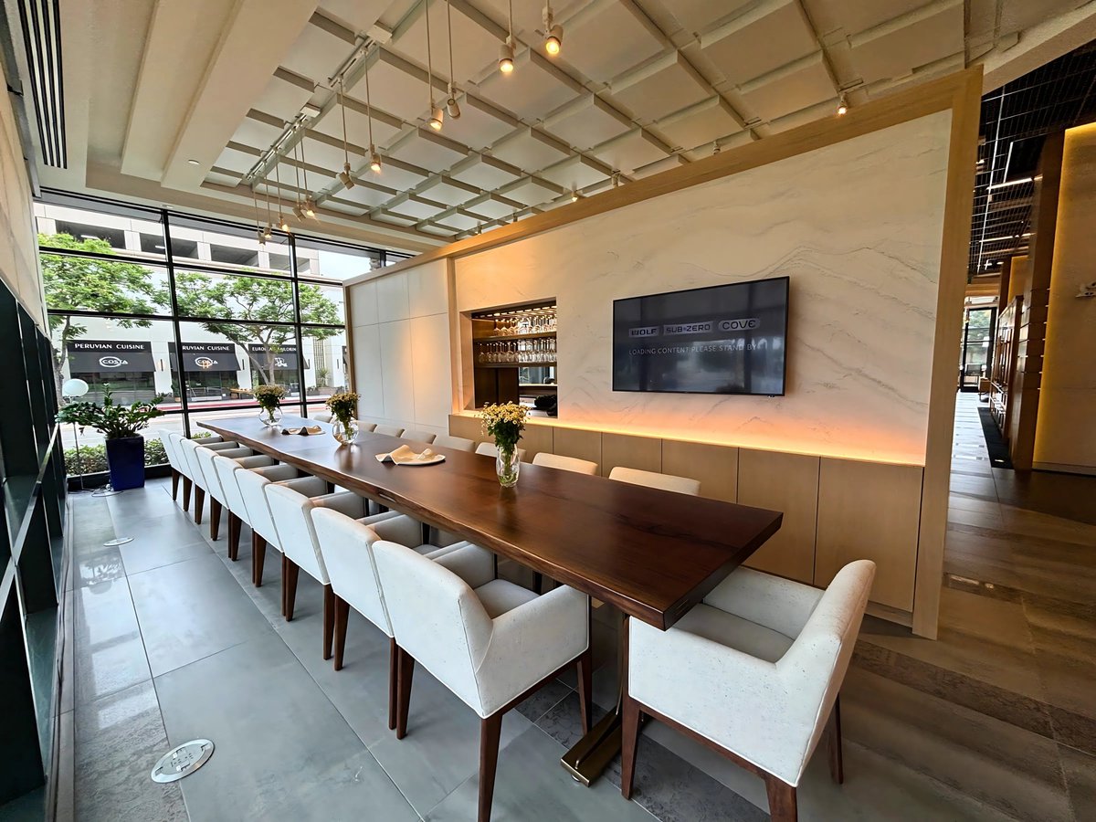 CWDriverCos's tweet image. Proud to partner with Sub-Zero for over a decade.
Driver SPG recently completed a showroom renovation for Sub-Zero, Wolf &amp;amp; Cove, 10 years after building their original space. We are grateful for the opportunity to deliver another modern, premium showcase. #CWDriverCos